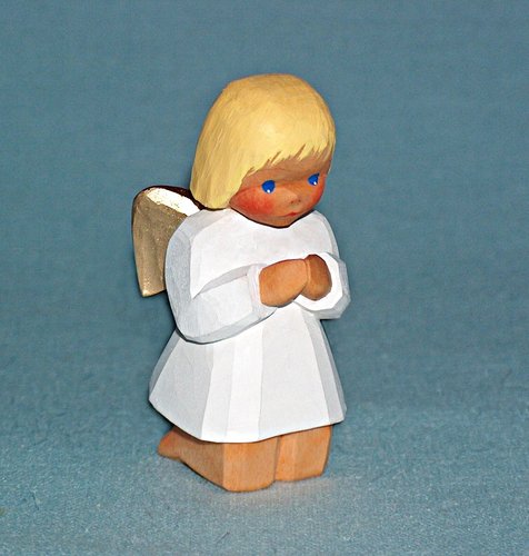 Angel, kneeling, blond, 8,5 cm (Type 2)