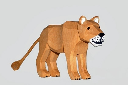 Female lion, standing, 6,5 cm (Type 1)